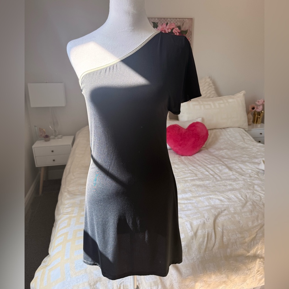 Vince Camuto Swim Flutter Sleeve  Coverup. Size small